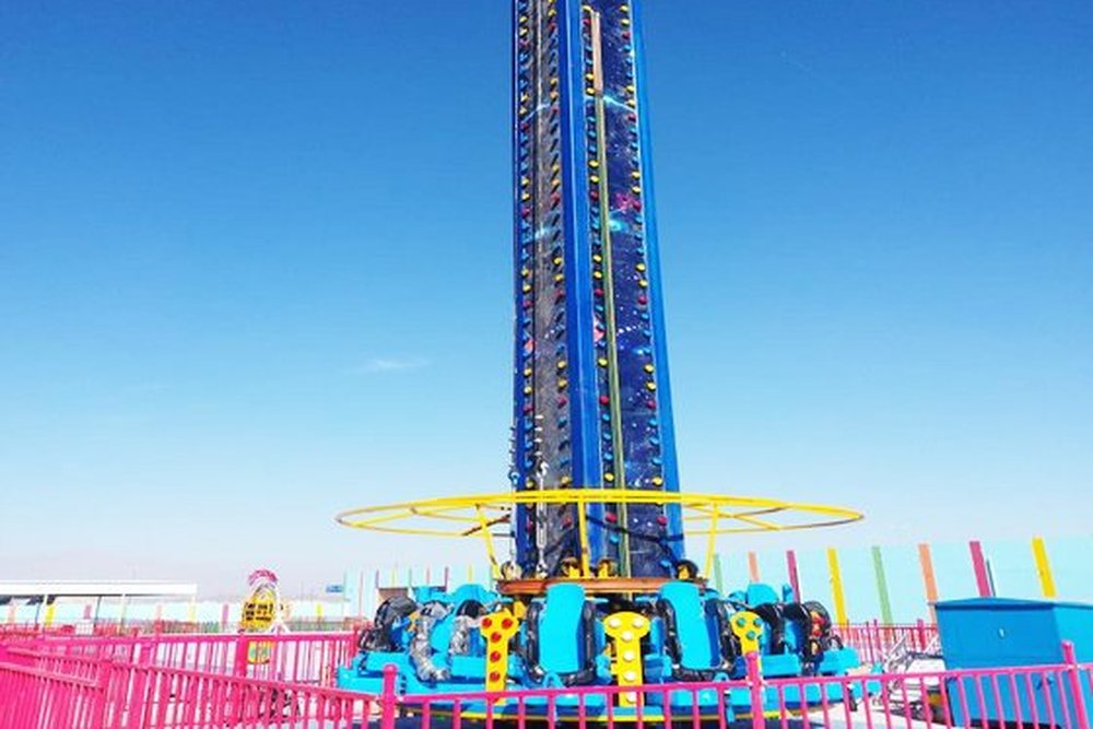 drop tower ride installed in an outdoor amusement park