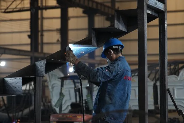 Weld inspection of an amusement ride structure